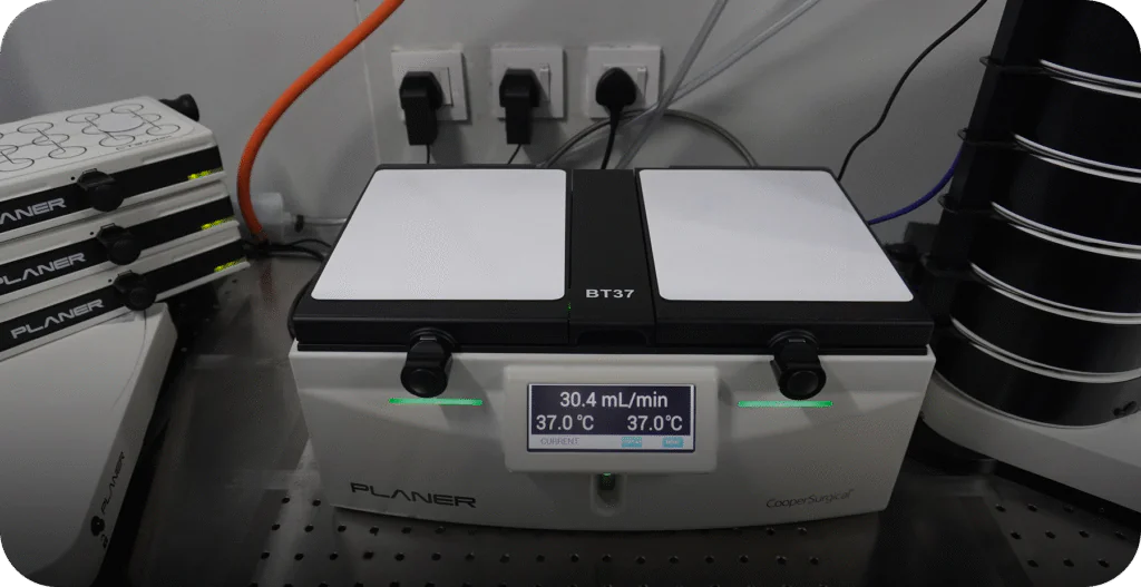 PLANER BT37 benchtop incubator maintaining $37.0^\circ\text{C}$ for optimal embryo culture in the IVF lab. - AAS Fertility